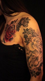 性感美女的玫瑰花臂纹身图案