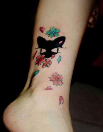 点击大图看下一张：美女腿部猫咪樱花纹身图片