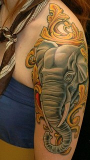 女生肩部霸气的大象纹身图案