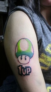 手臂可爱的马里奥蘑菇纹身