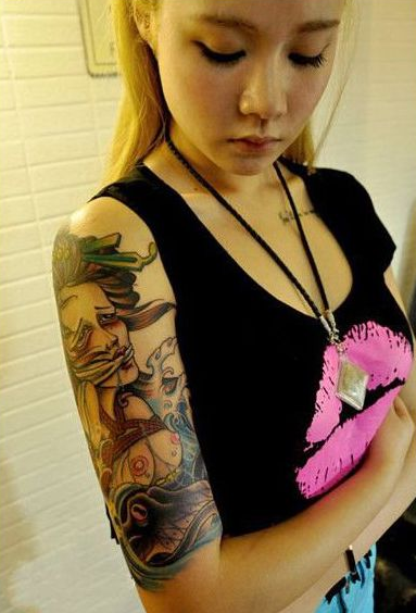 点击大图看下一张：日本鬼艺妓手臂纹身