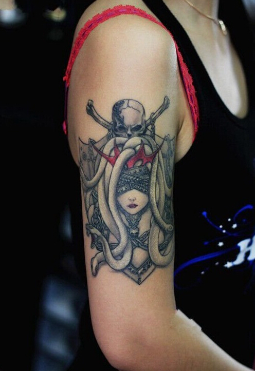 点击大图看下一张：女生手臂美杜莎纹身图案