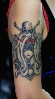 女生手臂美杜莎纹身图案