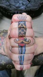十指彩色组合匕首纹身图案