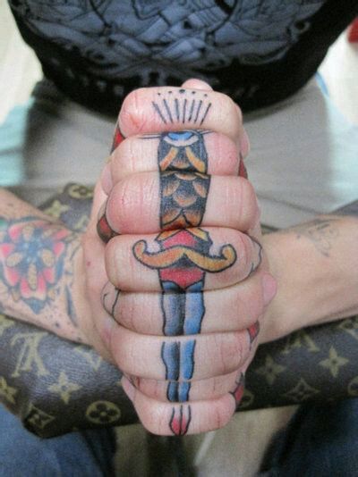 点击大图看下一张：十指彩色组合匕首纹身图案