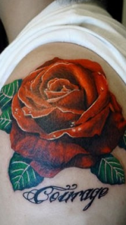 手臂好看的彩色玫瑰花纹身图案
