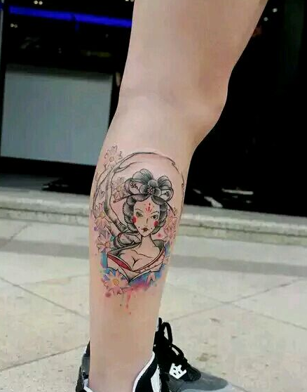 点击大图看下一张：妖娆的艺妓纹身图案