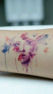 梦幻的蝴蝶与人物纹身图案