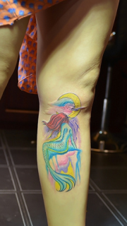 女性腿部好看的美人鱼纹身