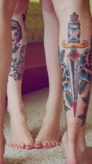 情侣小腿上漂亮的纹身图案