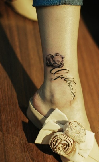 点击大图看下一张：女性脚踝可爱的小熊纹身