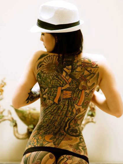 点击大图看下一张：满背艺妓纹身图案