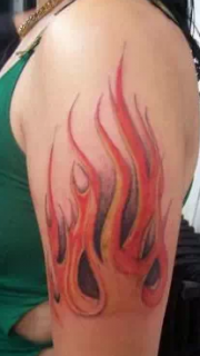 女性手臂火焰纹身图案