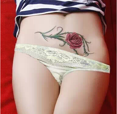点击大图看下一张：美女腹部漂亮的红玫瑰纹身