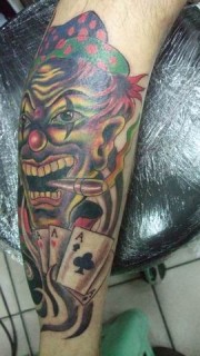 小腿小丑和扑克牌纹身