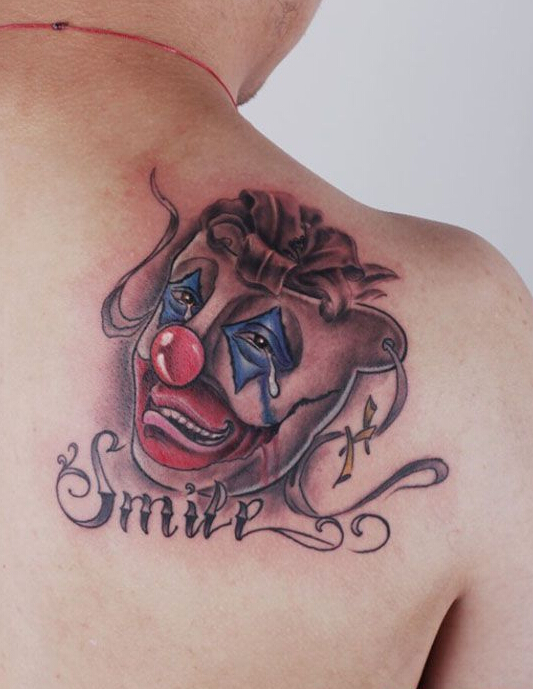 点击大图看下一张：落泪小丑肩部纹身图案