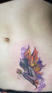 美女腹部好看的小天使纹身图案