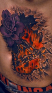 腹部彩色地裂火焰玫瑰花纹身图片