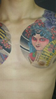 肩部漂亮的日本艺妓和中国花旦纹身图片