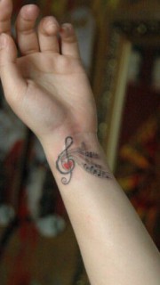 唯美音乐符号手腕纹身