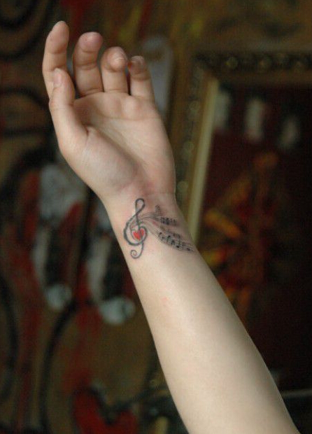 点击大图看下一张：唯美音乐符号手腕纹身