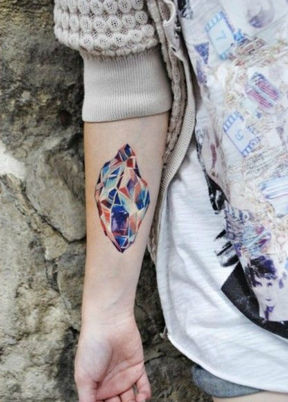 点击大图看下一张：创意彩色钻石手臂纹身