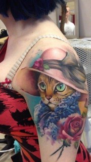 女人胳膊彩色猫咪纹身作品