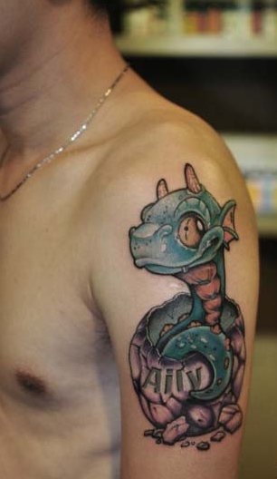 点击大图看下一张：手臂可爱的小恐龙纹身图案