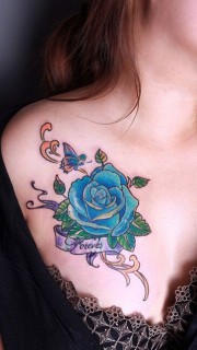 性感胸蓝色玫瑰花纹身