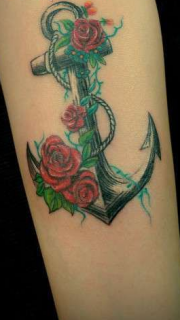 玫瑰船锚手臂纹身