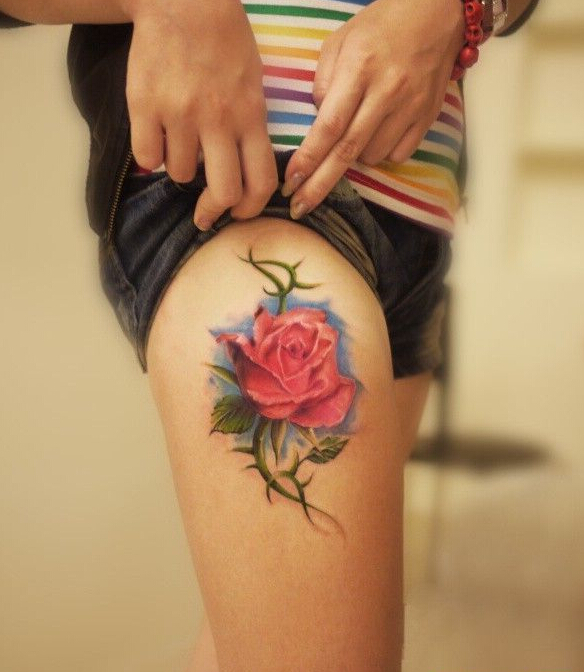 点击大图看下一张：大腿粉色玫瑰刺青图案