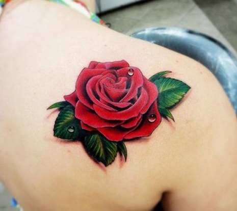 点击大图看下一张：肩部妖艳的爱情表达者玫瑰纹身