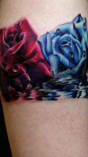 手臂漂亮的玫瑰花纹身图案