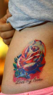 色彩渲染玫瑰花纹身
