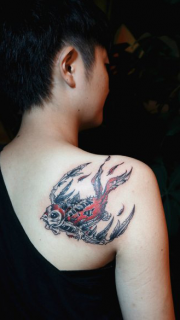 另类很酷的骷髅燕子纹身图案