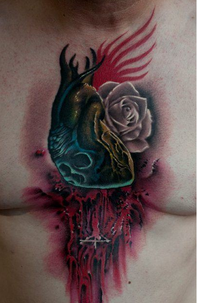 点击大图看下一张：男生前胸超酷的骷髅心脏刺青