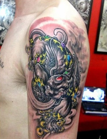 点击大图看下一张：手臂好看的招财神兽貔貅纹身图案