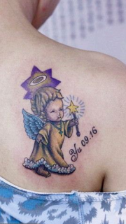 女孩子肩背可爱流行的小天使刺青
