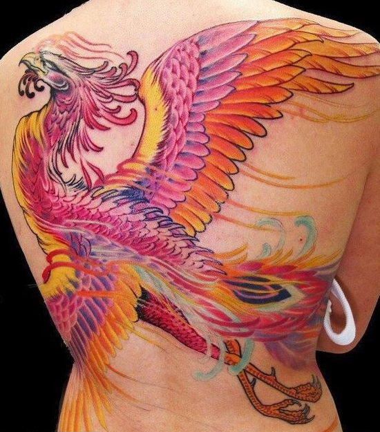 点击大图看下一张：女生后背漂亮流行的彩色凤凰刺青