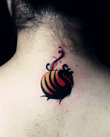 点击大图看下一张:女孩子喜欢的彩色图腾凤凰刺青