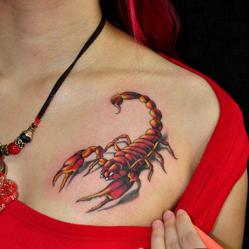 点击大图看下一张：女性胸部3D蝎子纹身