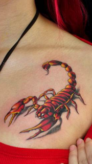 女性胸部3D蝎子纹身