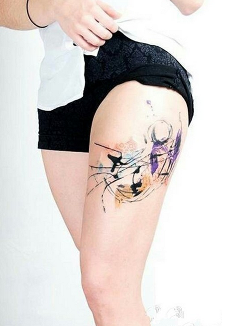 点击大图看下一张：女性腿部浪漫水彩风纹身