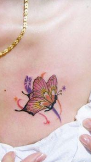 美女胸部好看的蝴蝶刺青图片
