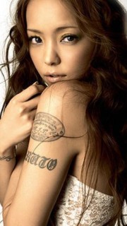 明星安室奈美惠手臂刺青图片