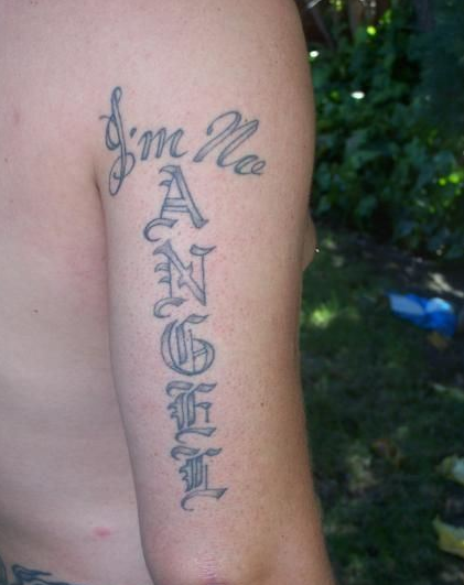 点击大图看下一张：手臂上的花式字母纹身图案大全
