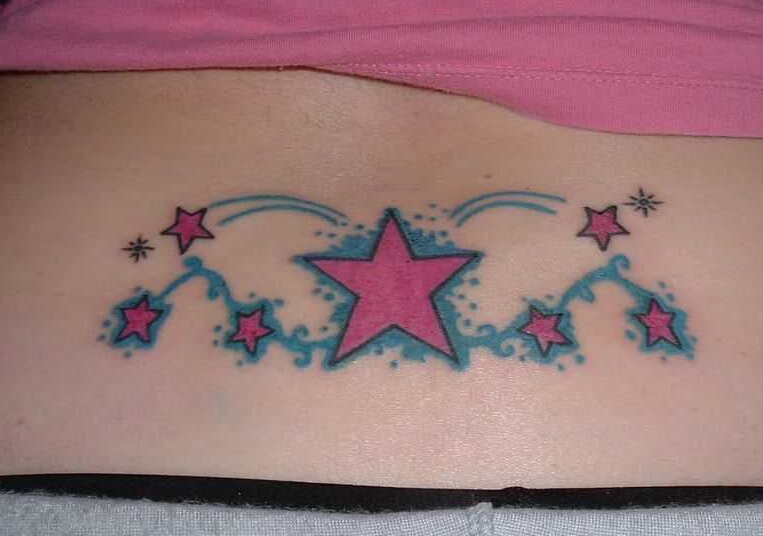 点击大图看下一张：腰上可爱的小星星刺青