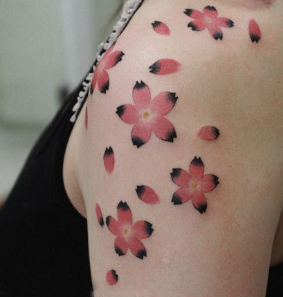 点击大图看下一张：美女手臂精美的彩色樱花刺青图片