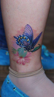 女性腿部漂亮超酷的彩色蝴蝶刺青图片