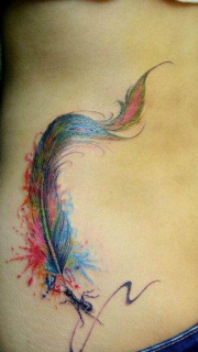 美女漂亮的彩色羽毛纹身图案大全